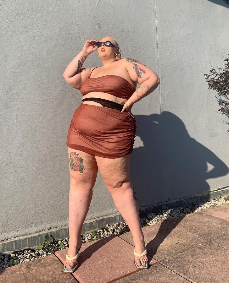 Un Mannequin Grande Taille A Fait Taire Les Critiques Qui Lui