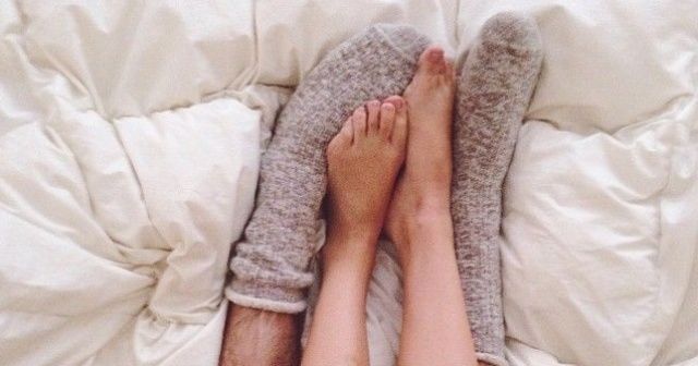Dors-tu avec ou sans chaussettes? Découvre ce que cela dit de toi...