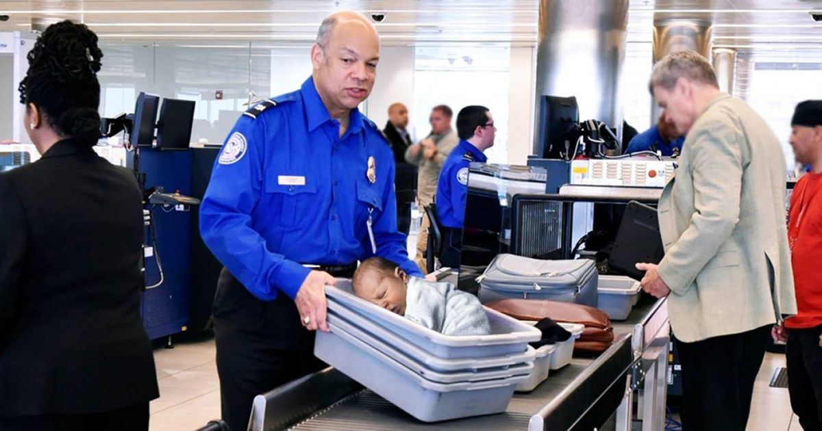 Découvre les différentes techniques que les aéroports ont mises au point pour nous faire dépenser toujours plus