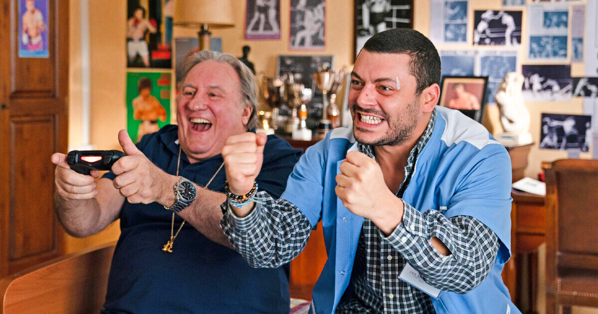 Maison de retraite : Kev Adams offre un rôle spécial au père d’une star, et voici la raison Maison de retraite : Kev Adams offre un rôle spécial au père d’une star, et voici la raison