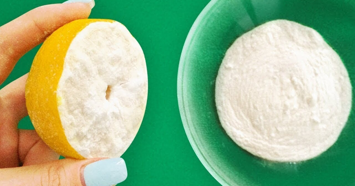 Trempe la Moitié D’un Citron Dans du Bicarbonate de Soude, et le Résultat te Laissera Bouche-bée