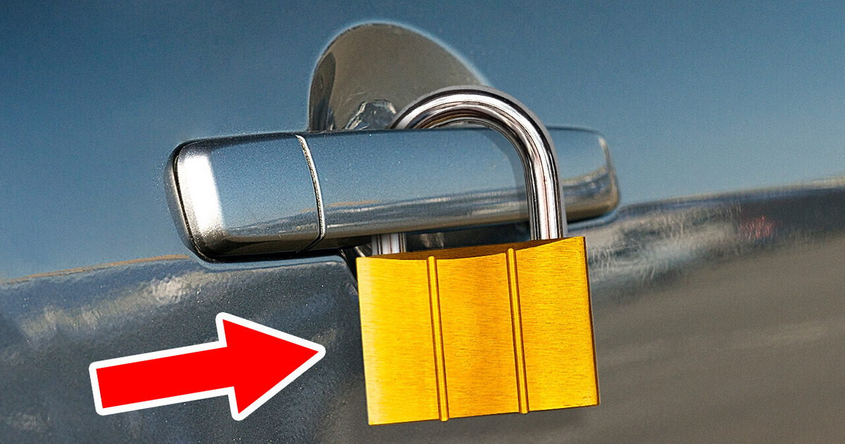 Si tu Vois un Cadenas sur la Poignée de la Porte de ta Voiture, Appelle la Police. Si tu Vois un Cadenas sur la Poignée de la Porte de ta Voiture, Appelle la Police.