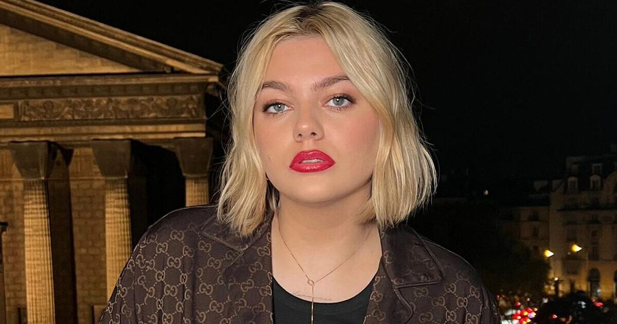 Louane fait sensation avec son rouge à lèvres ultra glossy, suscitant la réaction des internautes Louane fait sensation avec son rouge à lèvres ultra glossy, suscitant la réaction des internautes