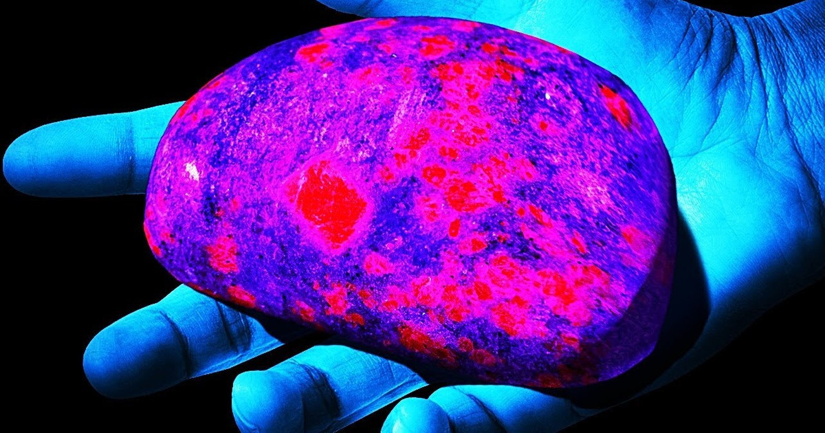 Mystère : impossible d’identifier des roches lumineuses incomparables à aucune autre existante