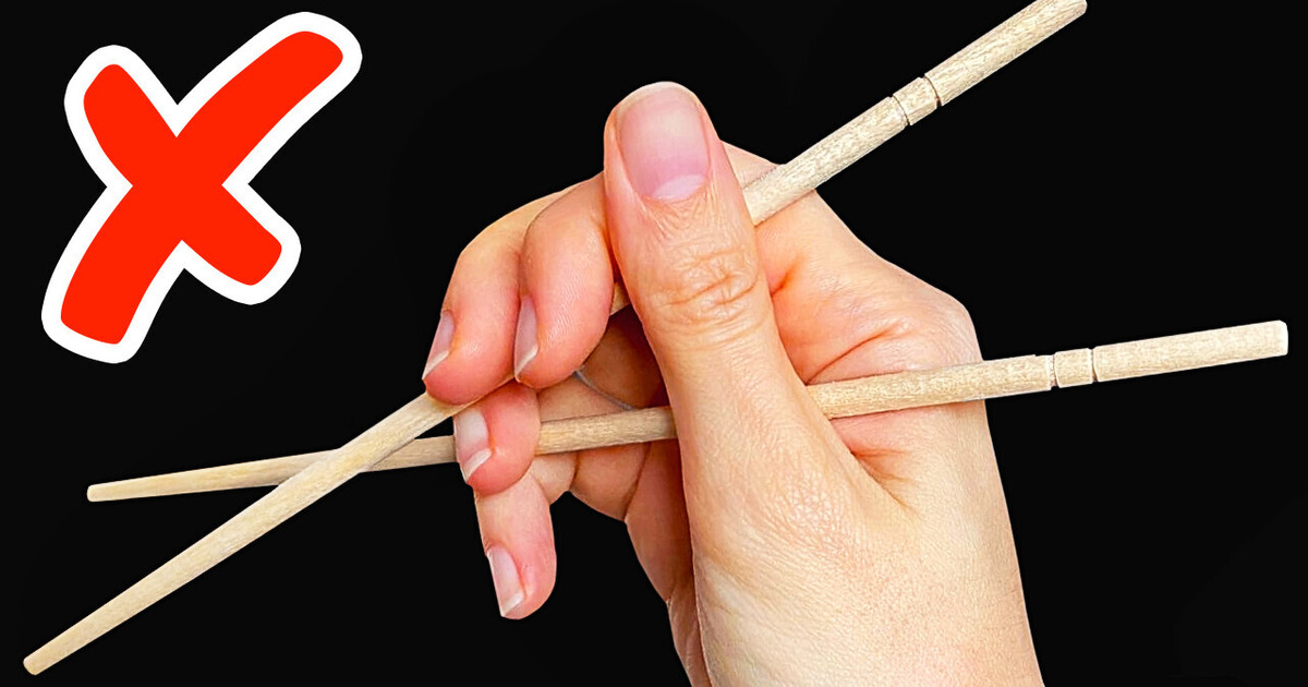 Comment Tenir Correctement des Baguettes (Oui, tu les as Toujours mal Prises !) Comment Tenir Correctement des Baguettes (Oui, tu les as Toujours mal Prises !)