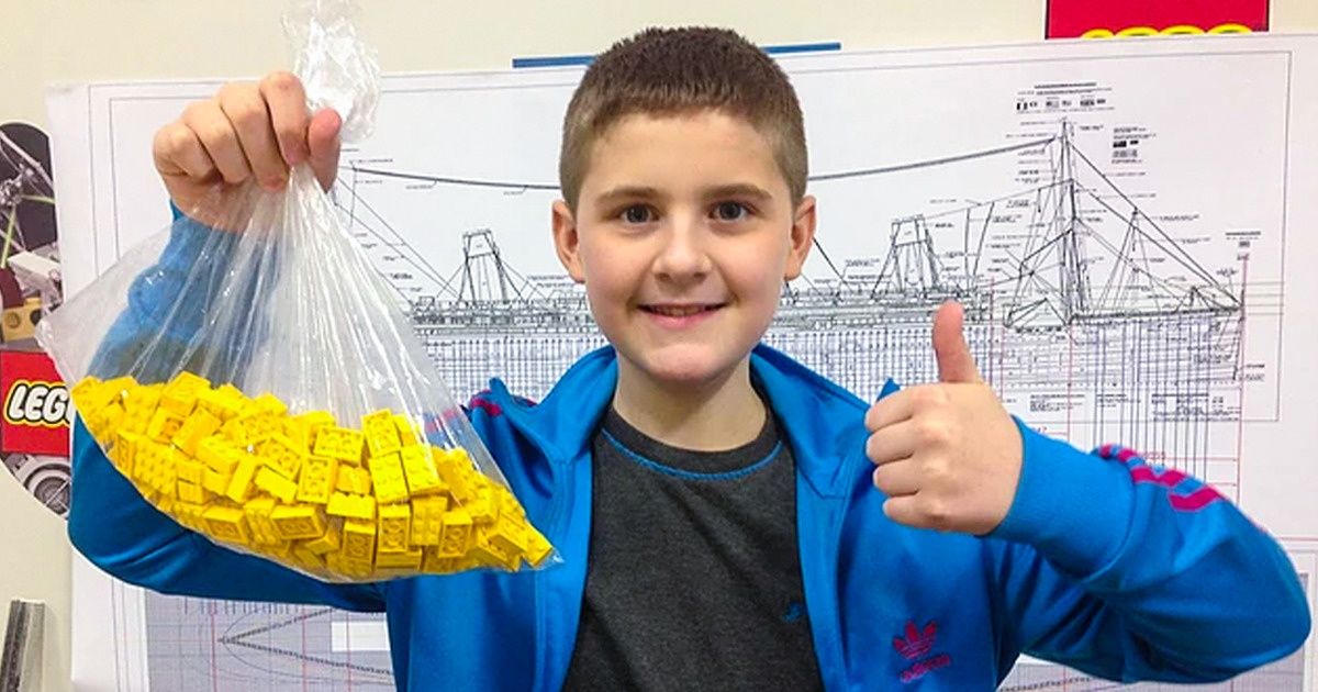 Il a 10 ans, il souffre d’autisme et il a construit la réplique du Titanic avec 65 000 blocs de Lego Il a 10 ans, il souffre d’autisme et il a construit la réplique du Titanic avec 65 000 blocs de Lego