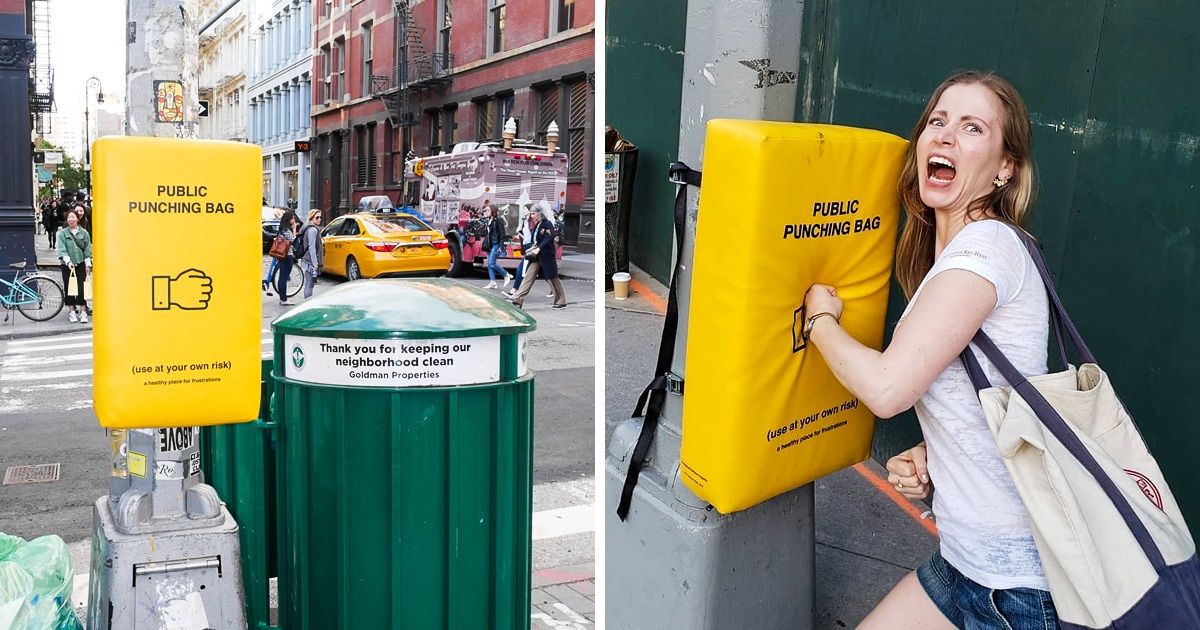 Des sacs de frappe sont placés dans les rues de Manhattan pour que les personnes puissent se libérer de leurs frustrations Des sacs de frappe sont placés dans les rues de Manhattan pour que les personnes puissent se libérer de leurs frustrations
