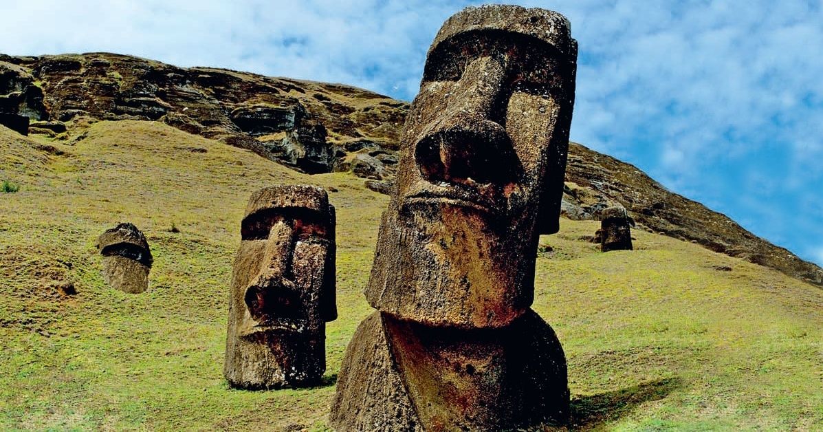 Sais-tu ce qu’il y a sous les têtes de l’Île de Pâques ?