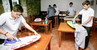 Ce collège espagnol enseigne à ses élèves comment faire le ménage, et c’est une belle initiative contre l’inégalité des sexes