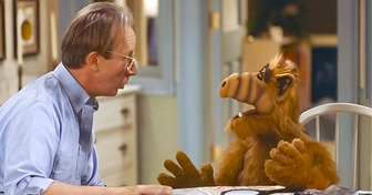 12 Informations sur le tournage de “Alf” qui semblent tout droit sorties de la planète Melmac