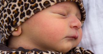 Pourquoi percer les oreilles de ton bébé n’est peut-être pas une bonne idée ?