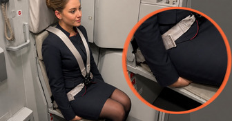 Pourquoi les hôtesses et stewards placent-t-ils leurs mains sous leurs cuisses au décollage et à l’atterrissage ?