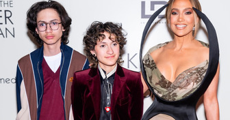 Les jumeaux de Jennifer Lopez acceptés dans 5 universités avec des bourses : la nouvelle qui divise les internautes