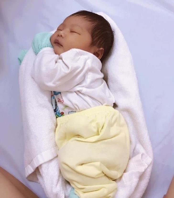 Cette Jeune Maman Vietnamienne Nous Montre Comment Reussir A Faire Dormir Un Bebe Et Les Internautes Ne Peuvent Que La Remercier Sympa